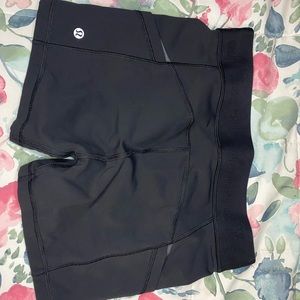 Lululemon black shorts size small